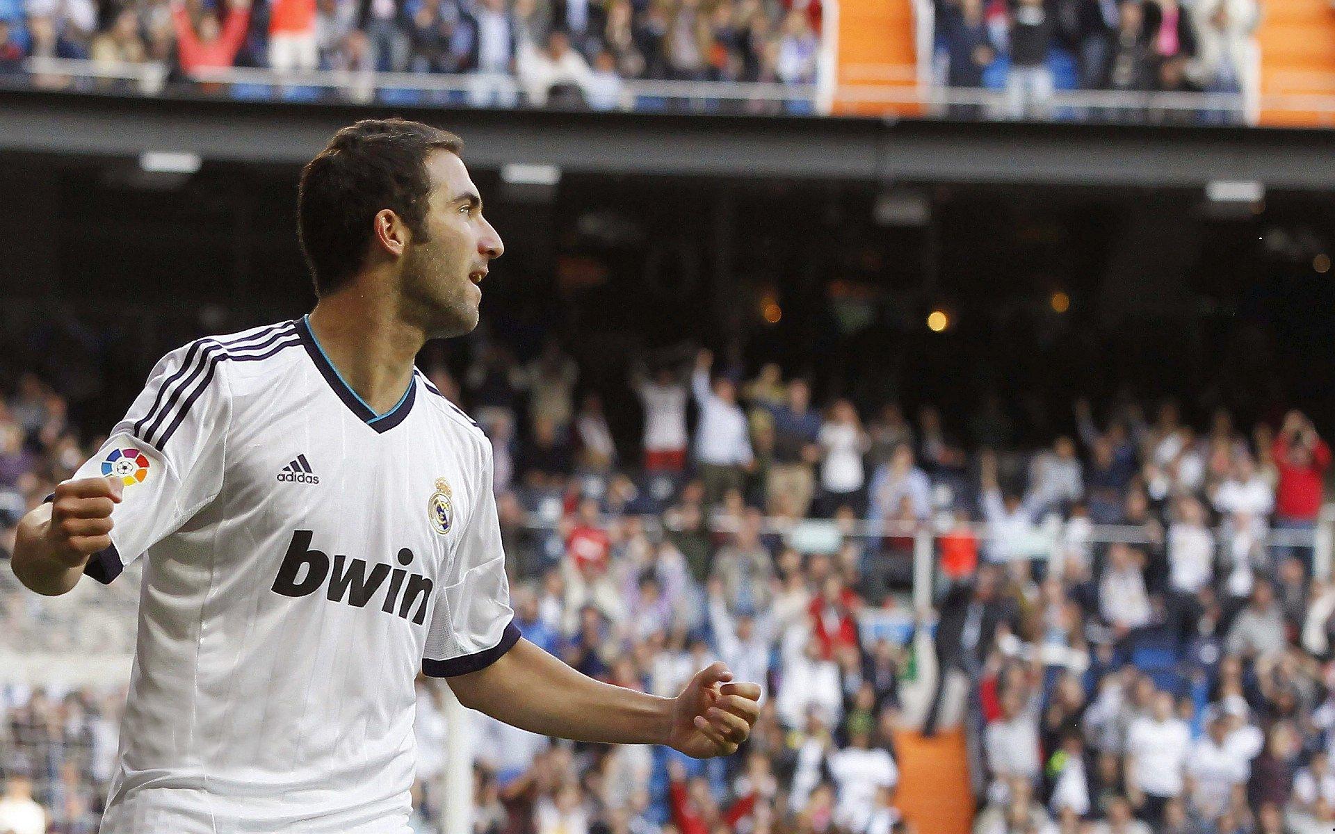 喜剧大师斯蒂勒跨界预言引爆联盟！尼克斯五场晋级论掀起篮球风暴